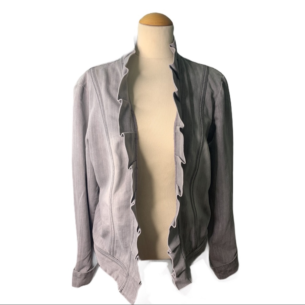🤑 Chico's Platinum Ruffle Gray Jacket